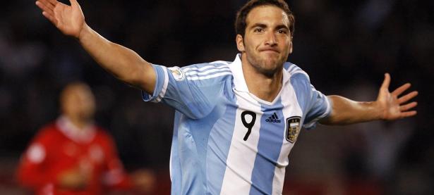 IM电竞官网-戈麦斯一锤定音，里昂主场轻取巴萨，一场定义唯一性的战术胜利