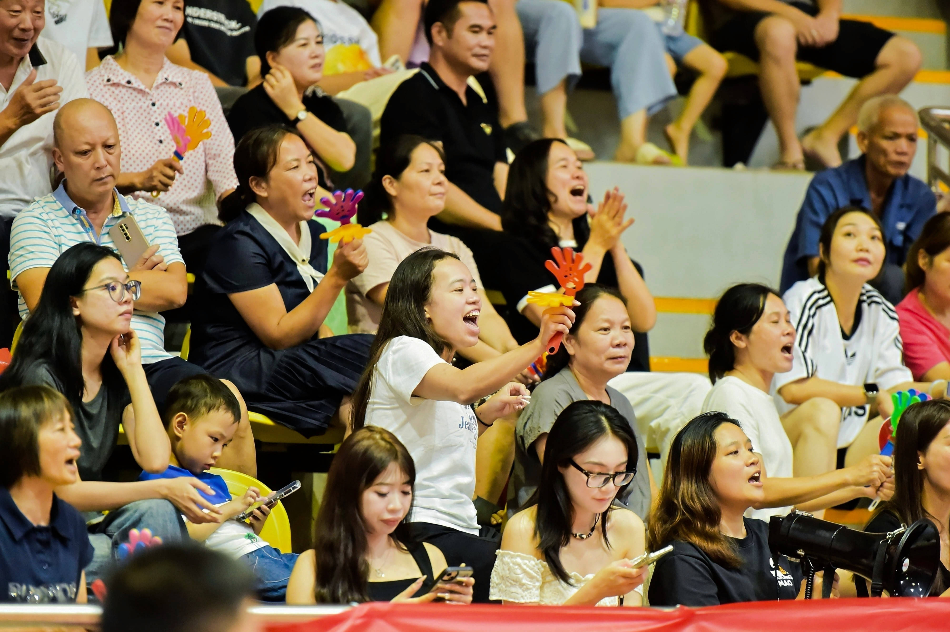 包含篮球比赛再现悬念逆转,球迷欢呼不已的词条 包含篮球比赛再现悬念逆转,球迷欢呼不已的词条