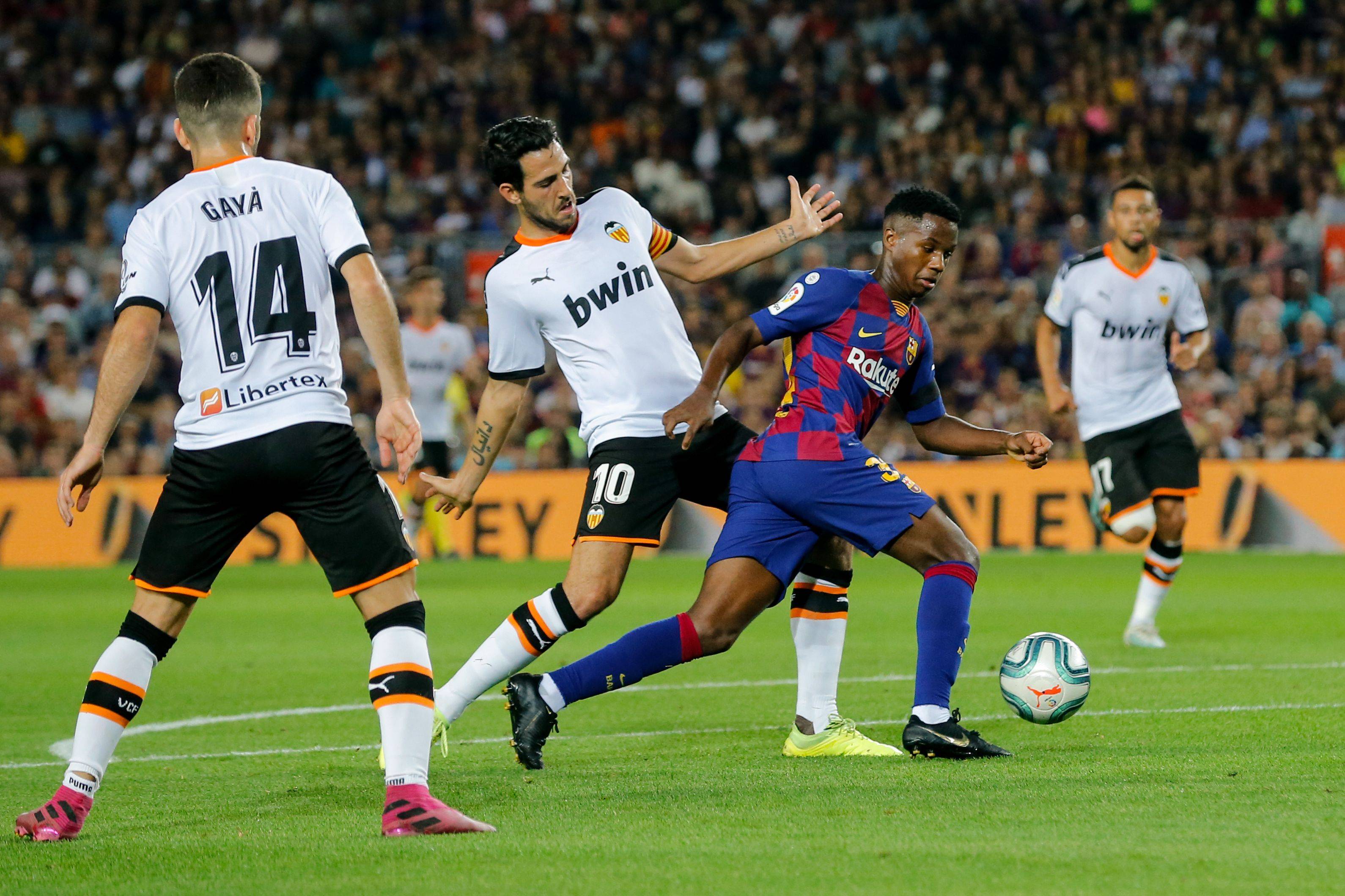 足球职业比赛场面紧张刺激,球队斩获多场胜利的简单介绍 足球职业比赛场面紧张刺激,球队斩获多场胜利的简单介绍