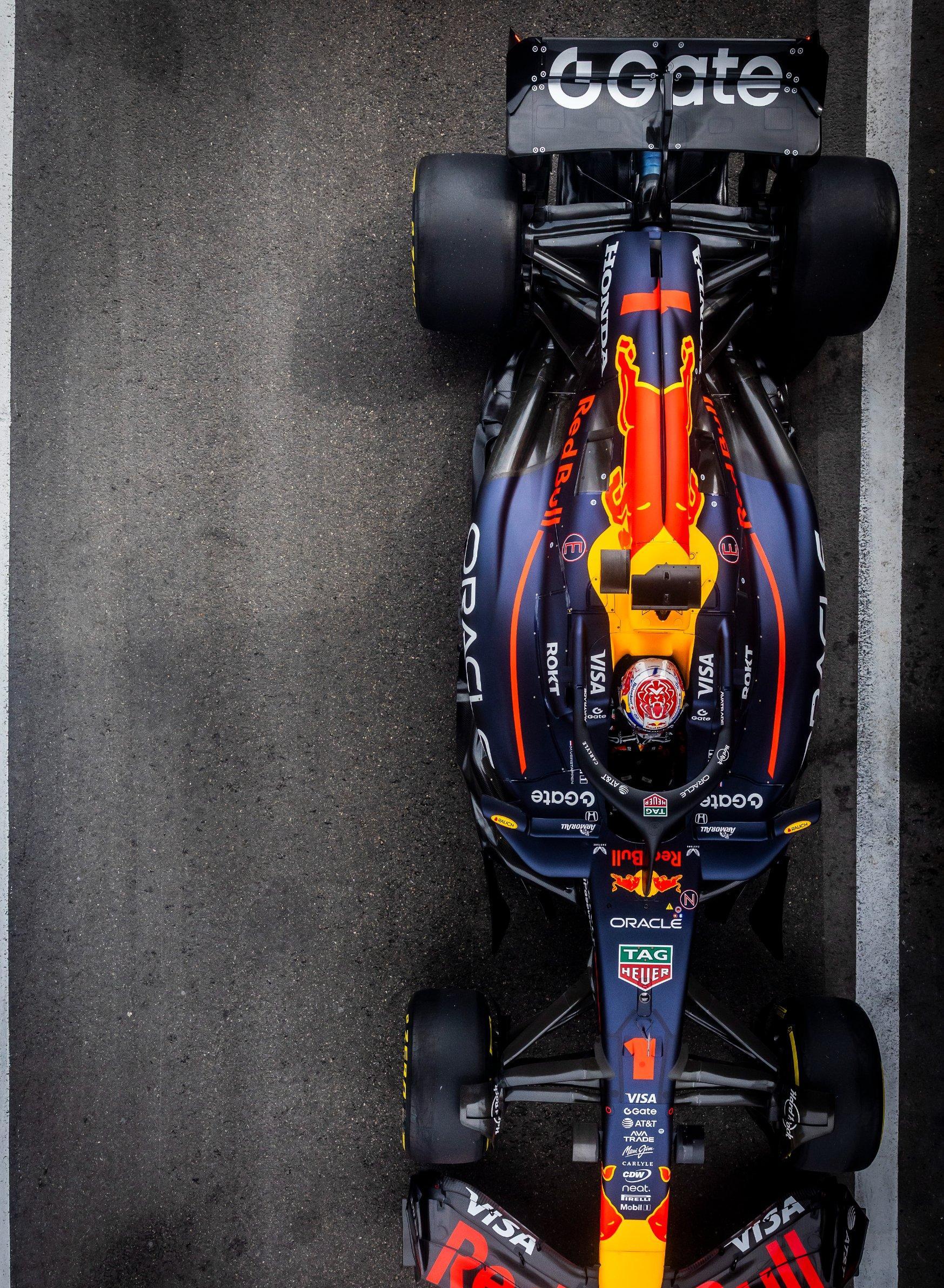 包含红牛车队完胜红牛二队，阿隆索点燃赛场的词条